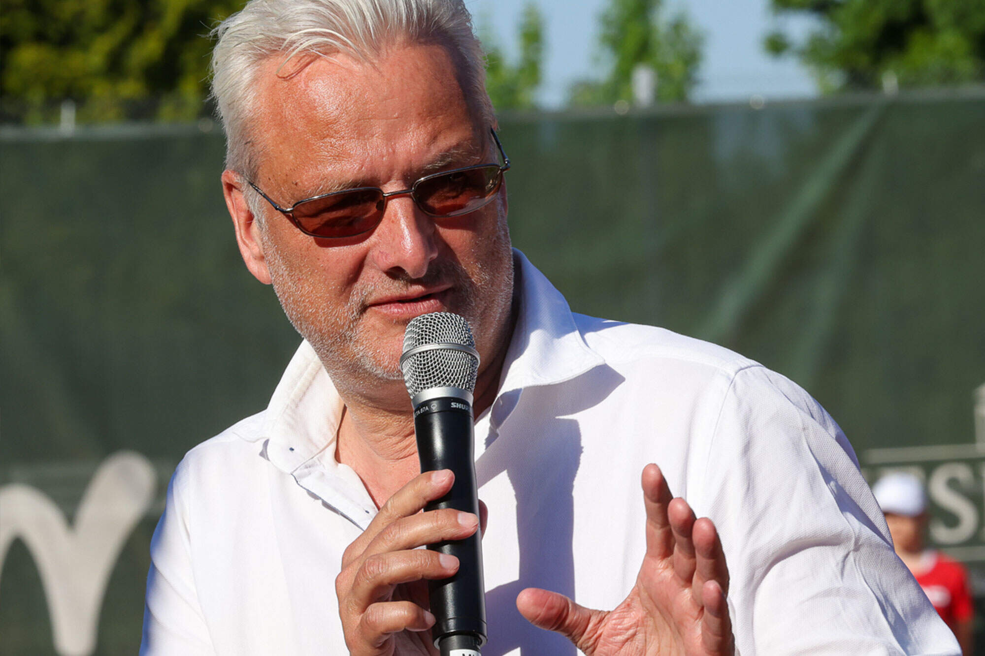 Ansprache mit Mikrofon