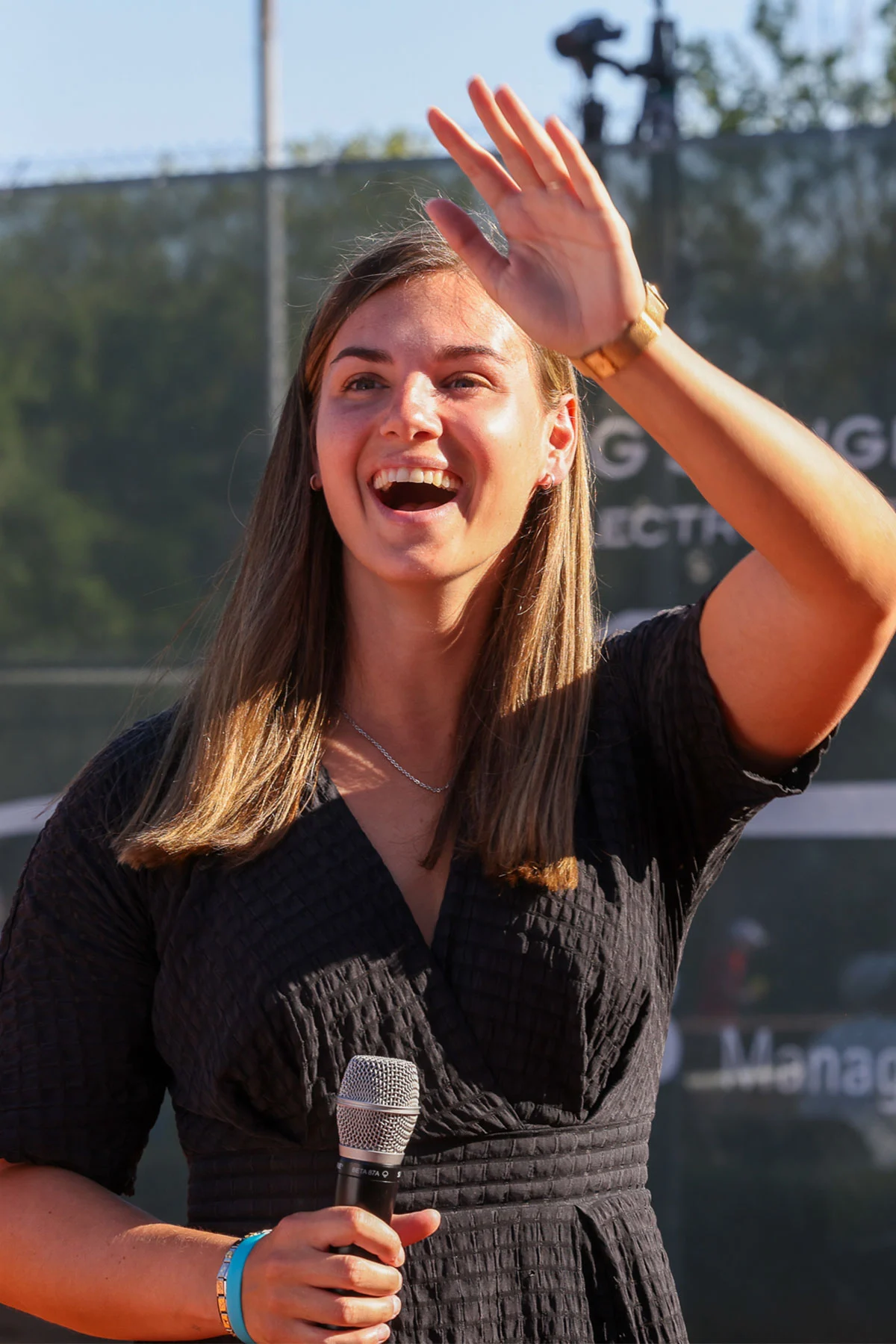 Begrüßung mit Mikrofon