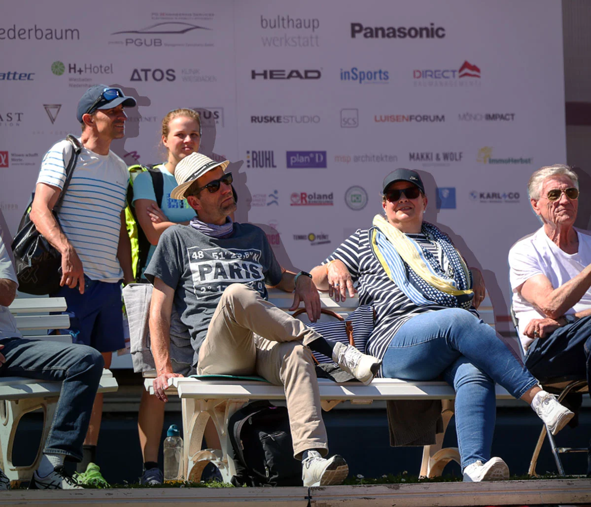 Zuschauer auf der Tribüne